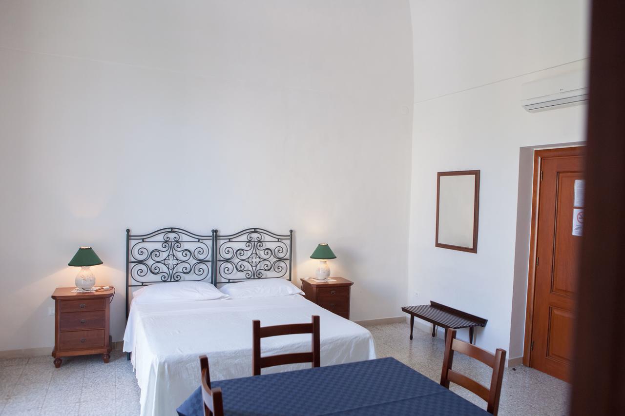 Albergo Lucy Trani Exterior photo