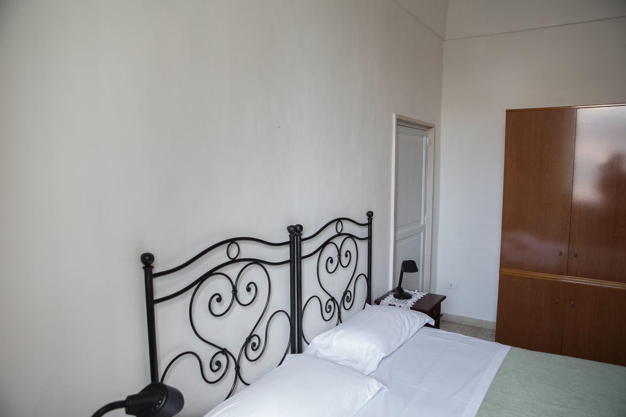 Albergo Lucy Trani Exterior photo
