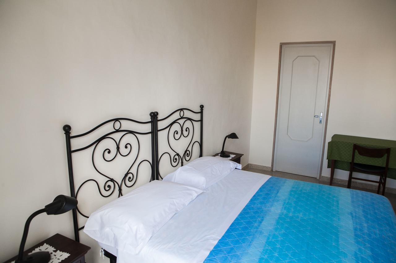 Albergo Lucy Trani Exterior photo